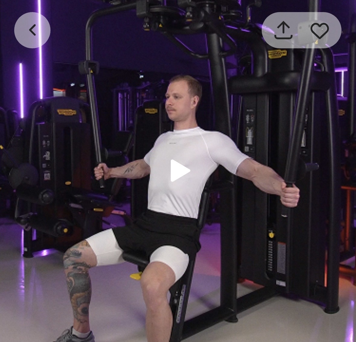 Приведение плеча в блочном тренажере «Пек - Дек»